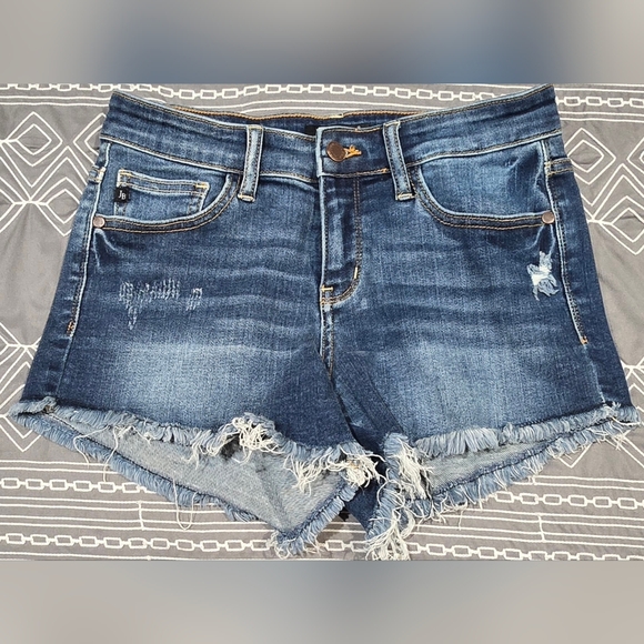Judy Blue Pants - Judy Blue Midrise Distressed Denim Shorts Size Small